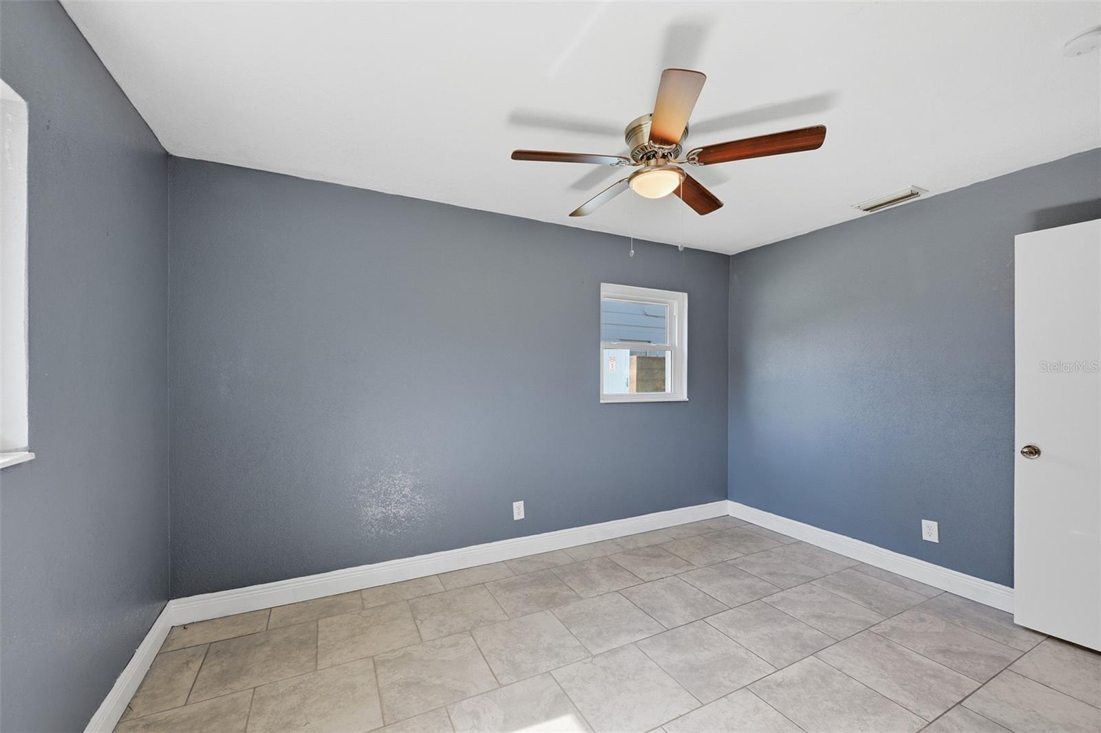 9810 N 54TH ST — photo 33