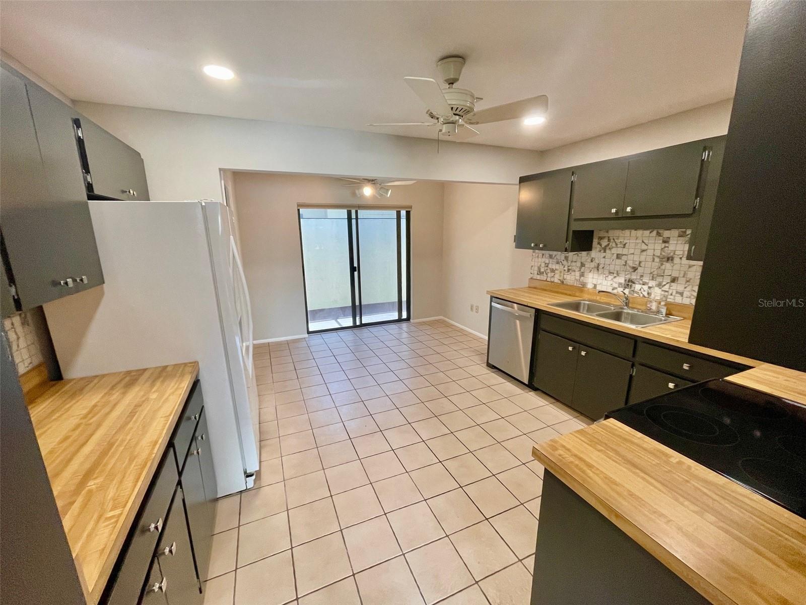 137 DRIFTING SANDS DR — photo 21