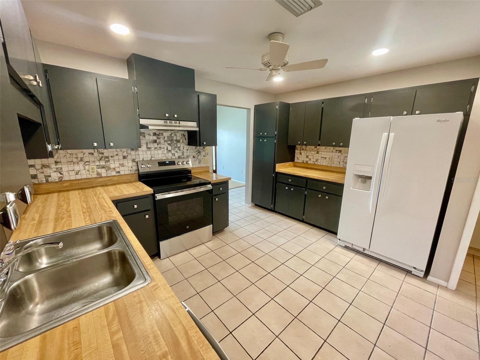 137 DRIFTING SANDS DR — photo 19