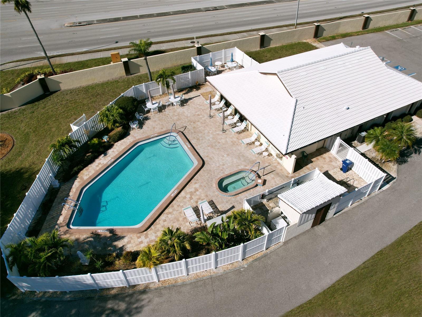 137 DRIFTING SANDS DR — photo 42