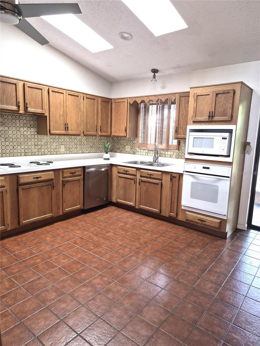 9913 W BAY ST — photo 7