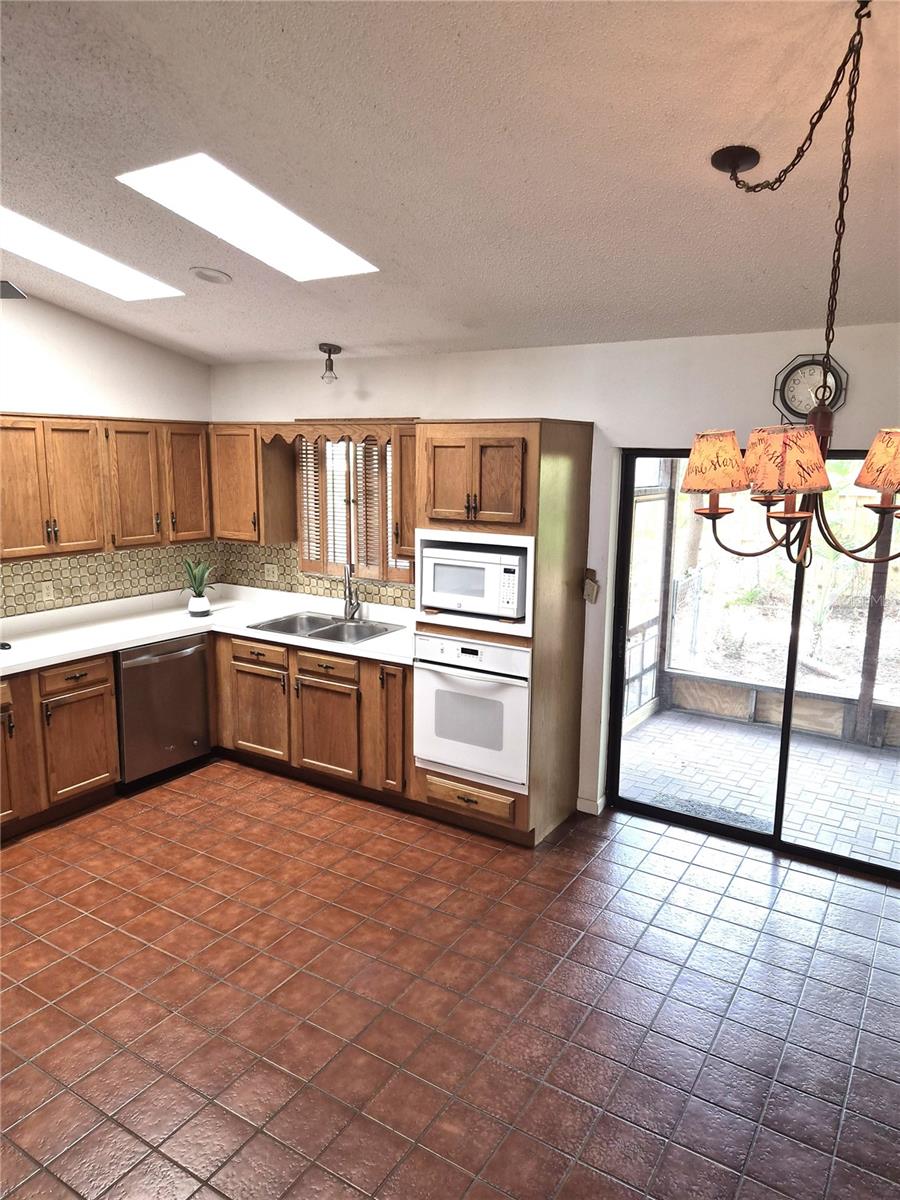 9913 W BAY ST — photo 9