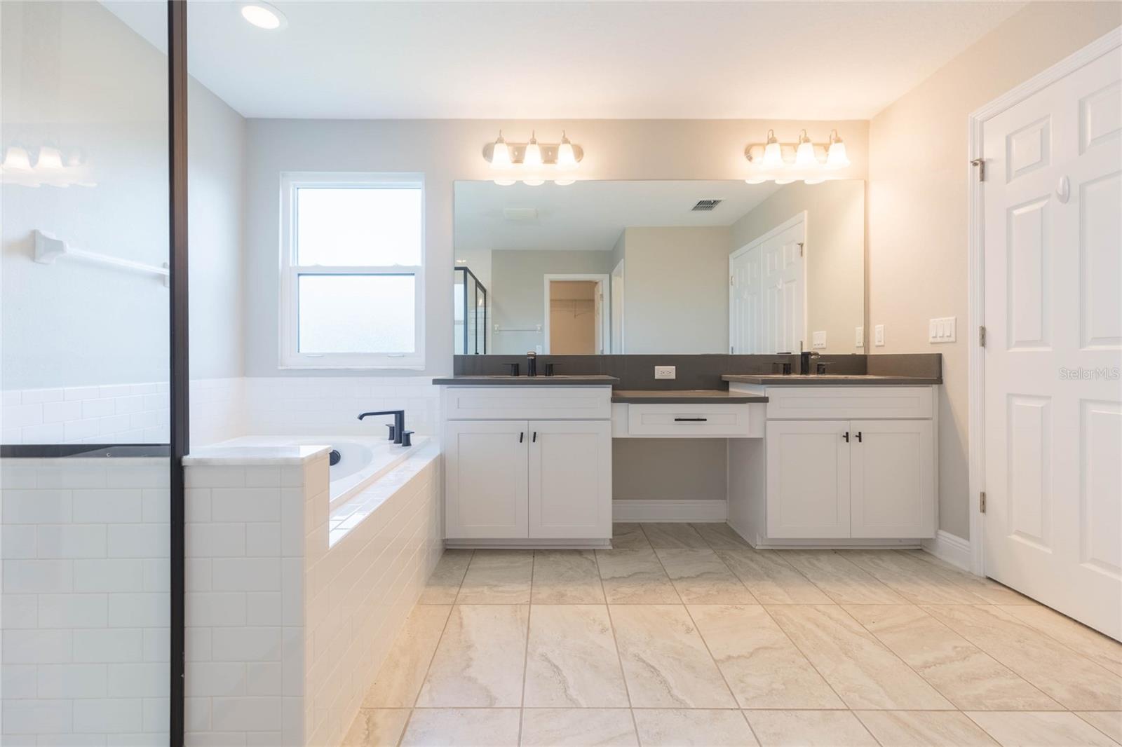 19457 REDWOOD POINT DR — photo 39