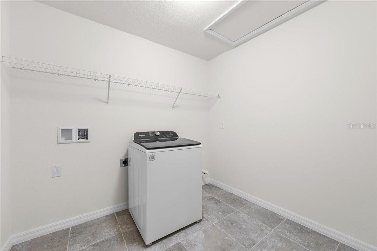 5715 HEVENA CT — photo 38