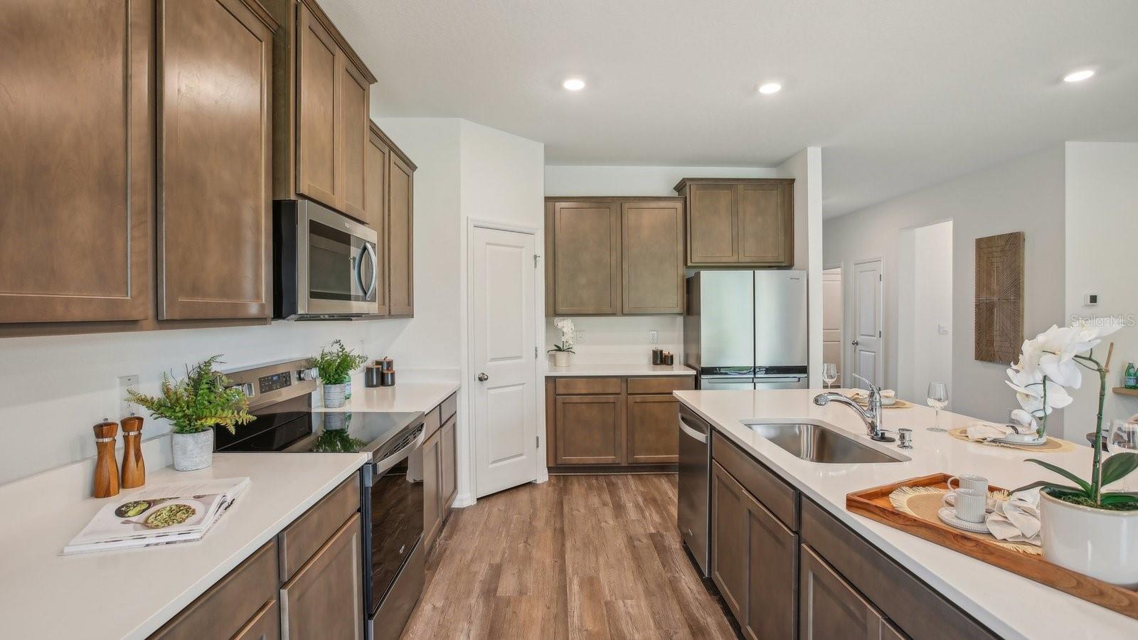 2490 STRATTEN DR — photo 15