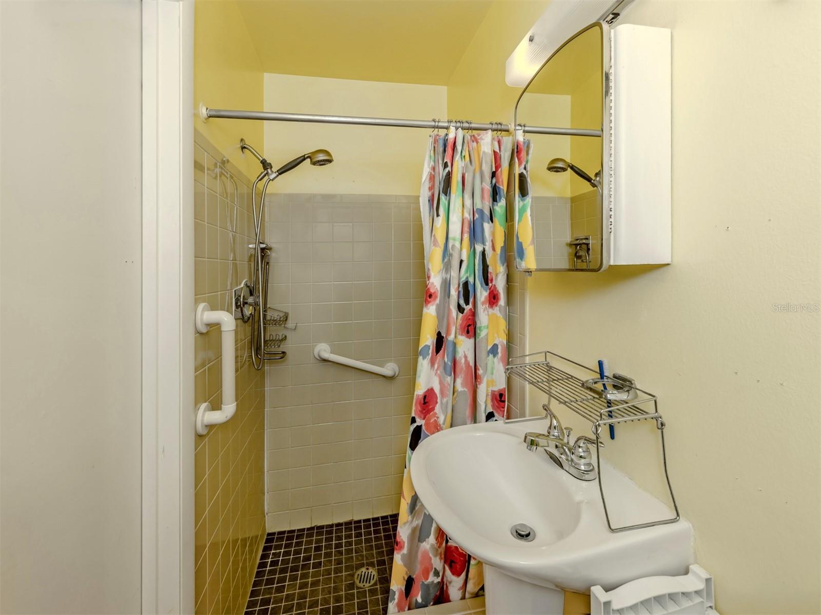424 CENTER RD — photo 25