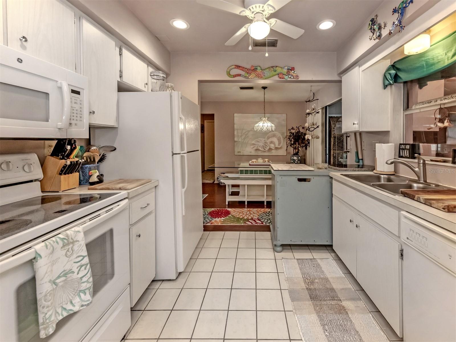 424 CENTER RD — photo 23