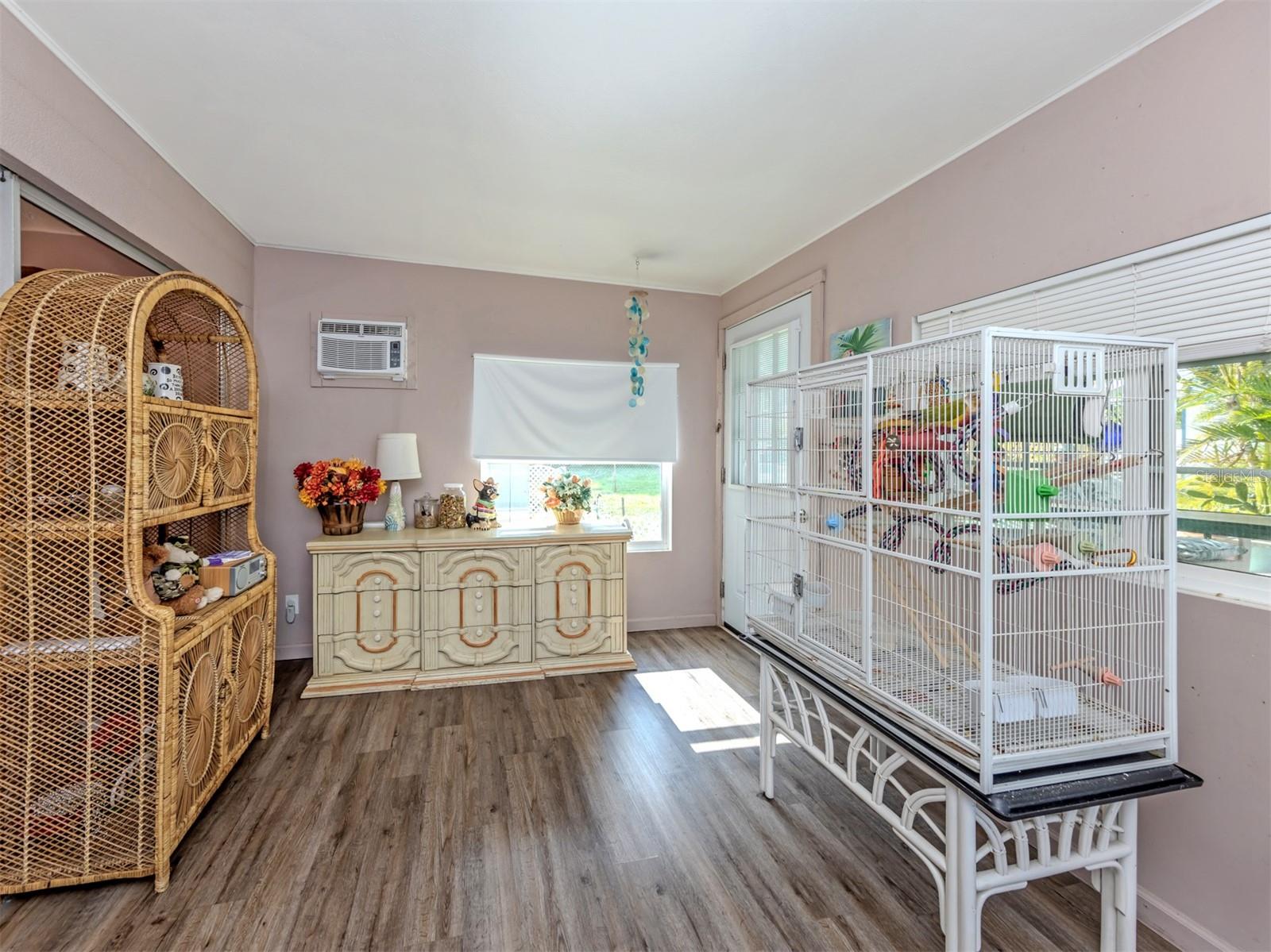 424 CENTER RD — photo 10