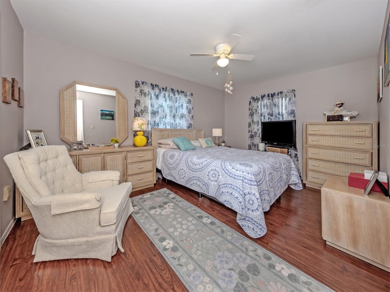 424 CENTER RD — photo 27