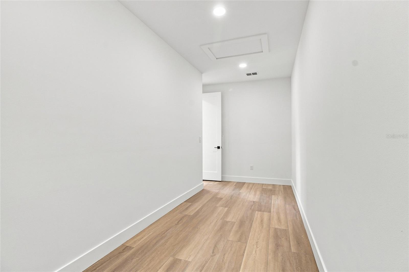 4122 W NASSAU ST — photo 32