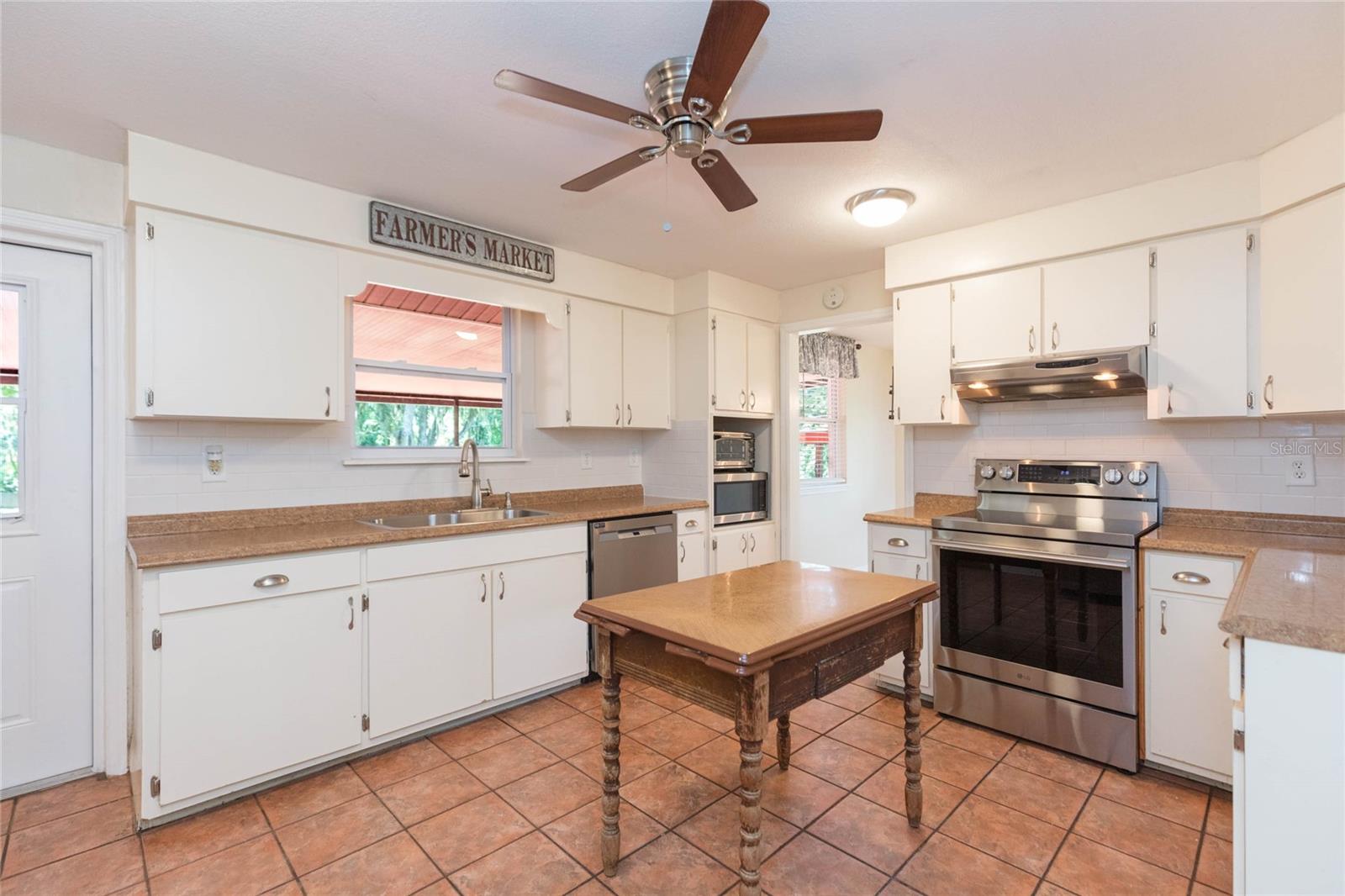 8719 HANDCART RD — photo 3