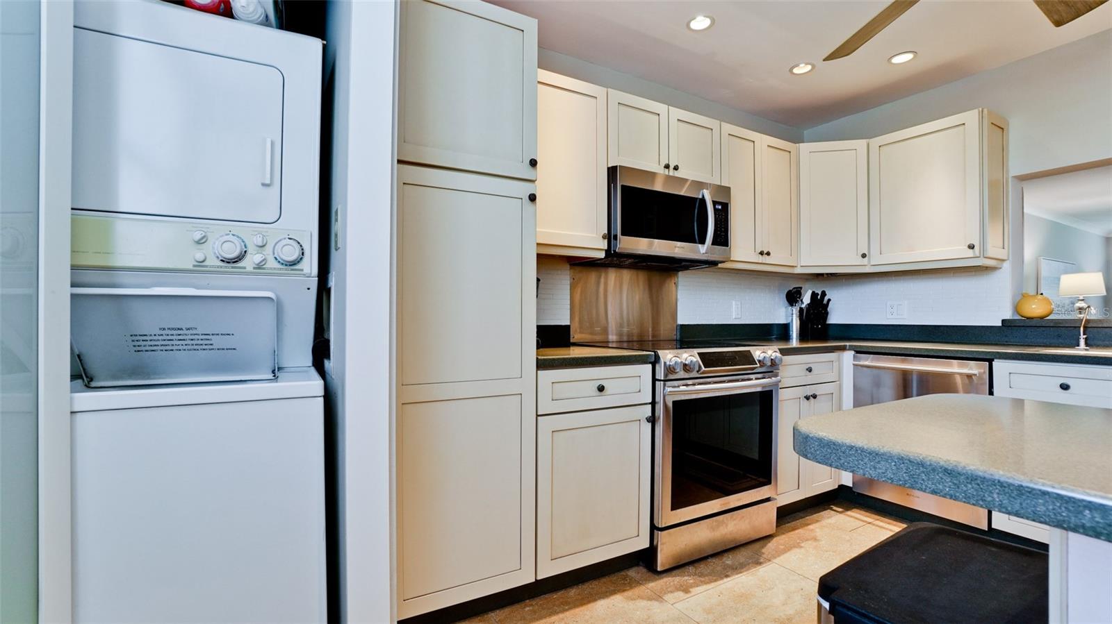 401 PALM TREE DR #N/A — photo 11
