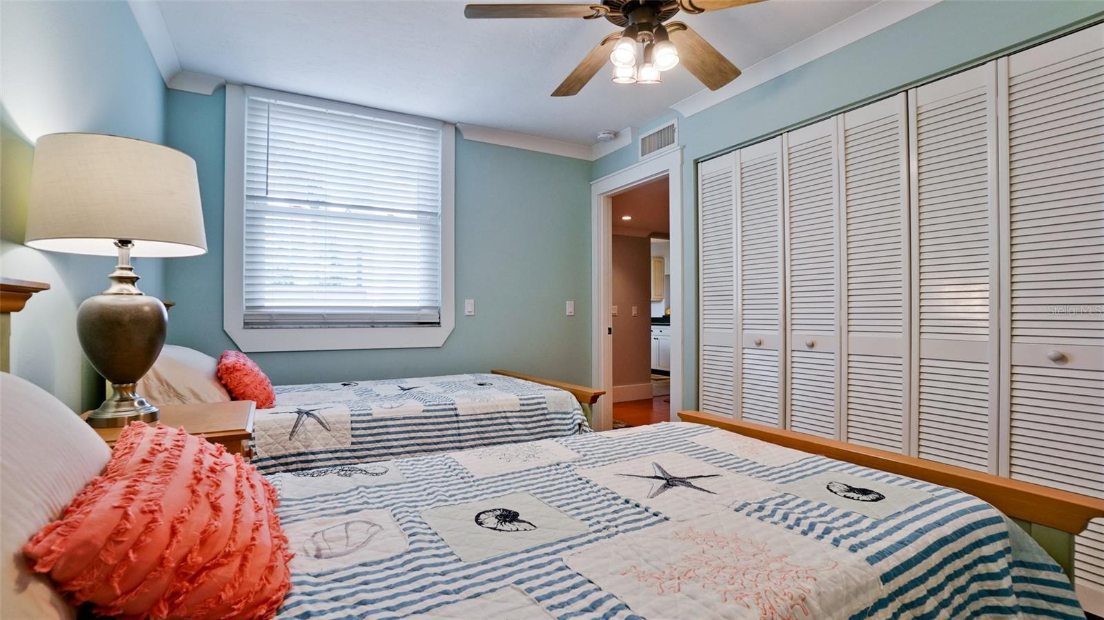 401 PALM TREE DR #N/A — photo 31