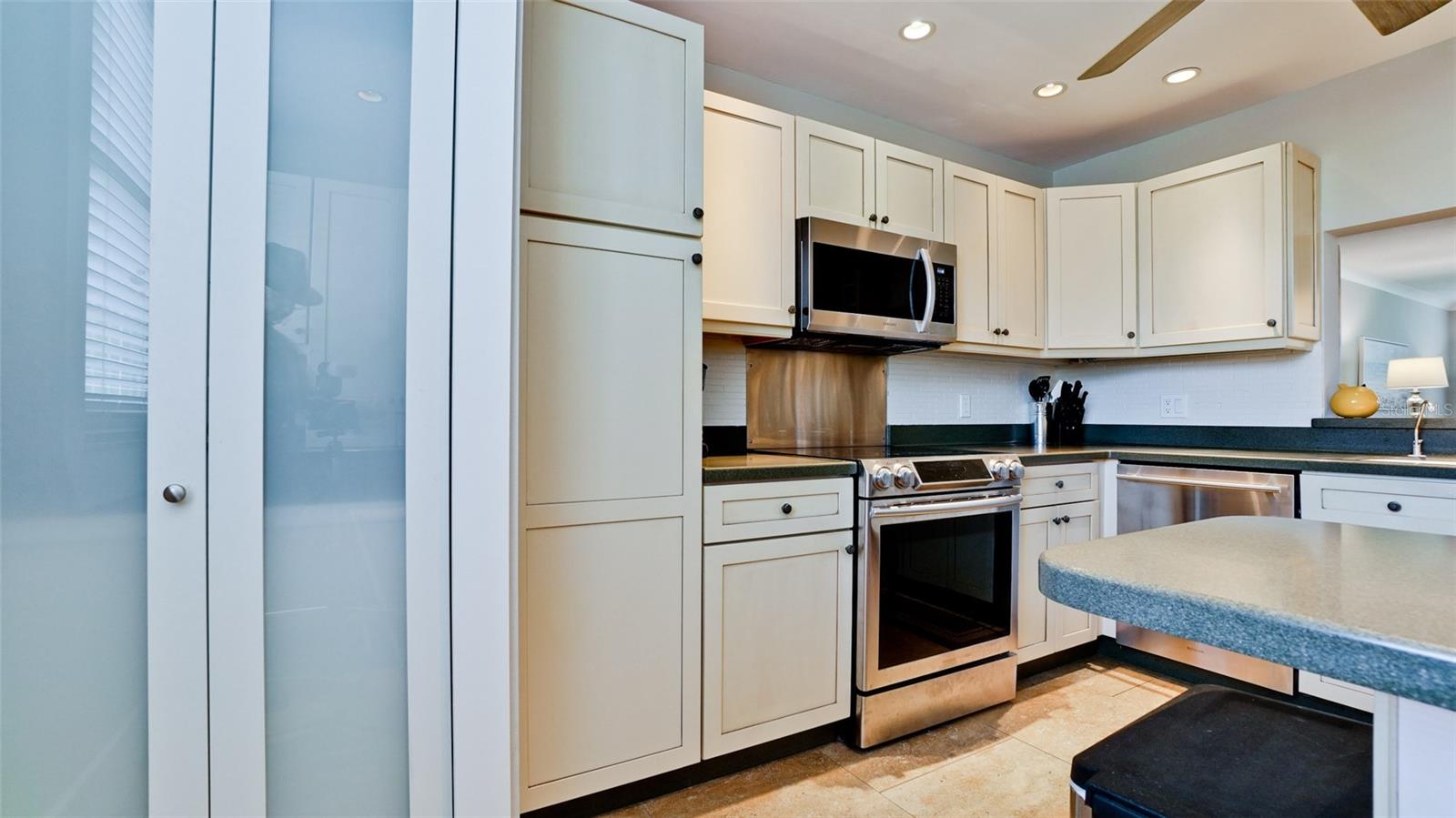 401 PALM TREE DR #N/A — photo 9