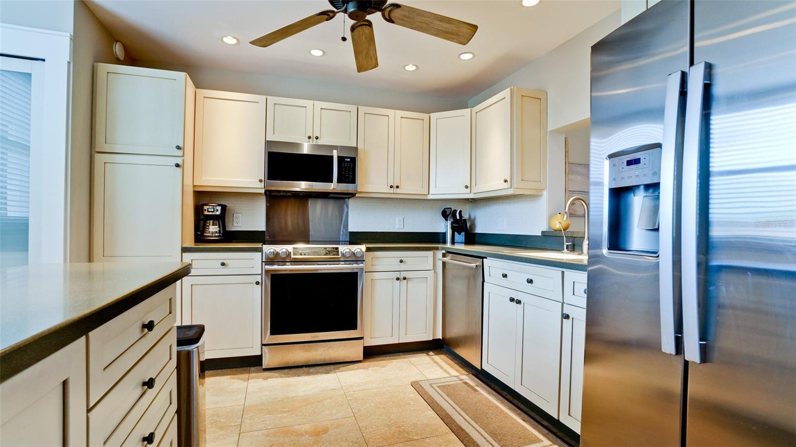 401 PALM TREE DR #N/A — photo 10