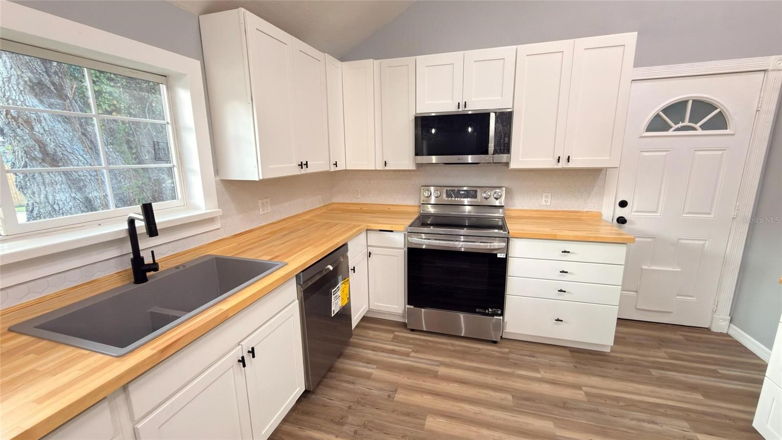 14740 JOHNS RD — photo 14