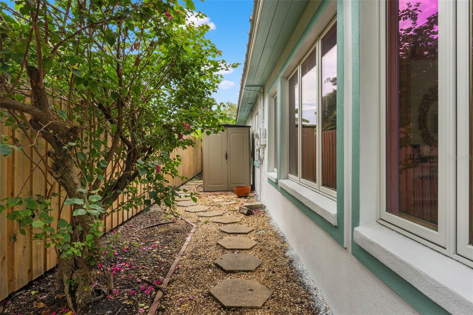 105 ADALIA AVE — photo 27