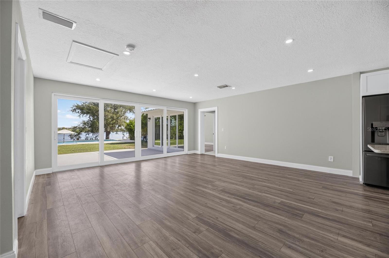 6712 MYRNA DR — photo 21