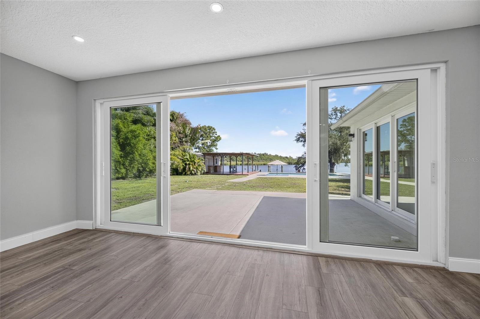 6712 MYRNA DR — photo 28