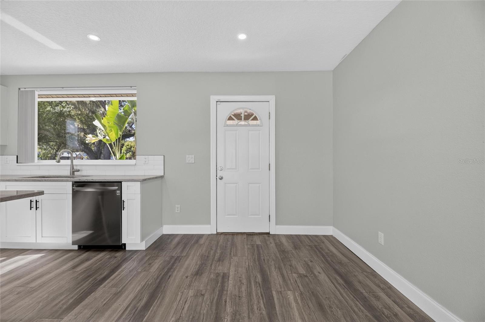 6712 MYRNA DR — photo 12