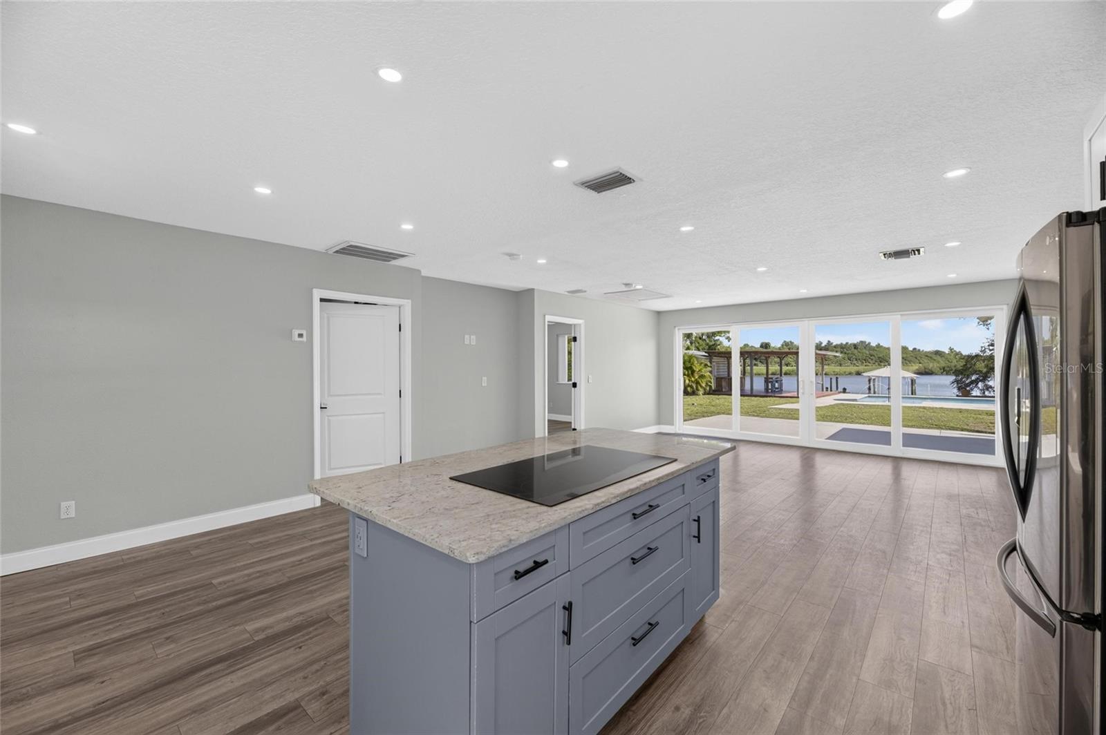 6712 MYRNA DR — photo 14