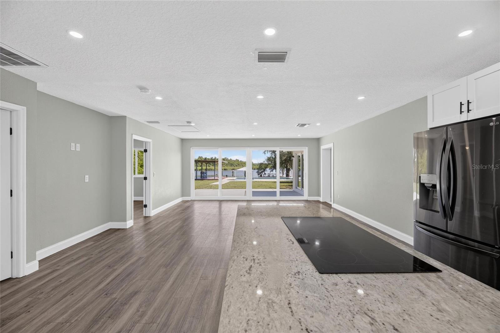 6712 MYRNA DR — photo 13