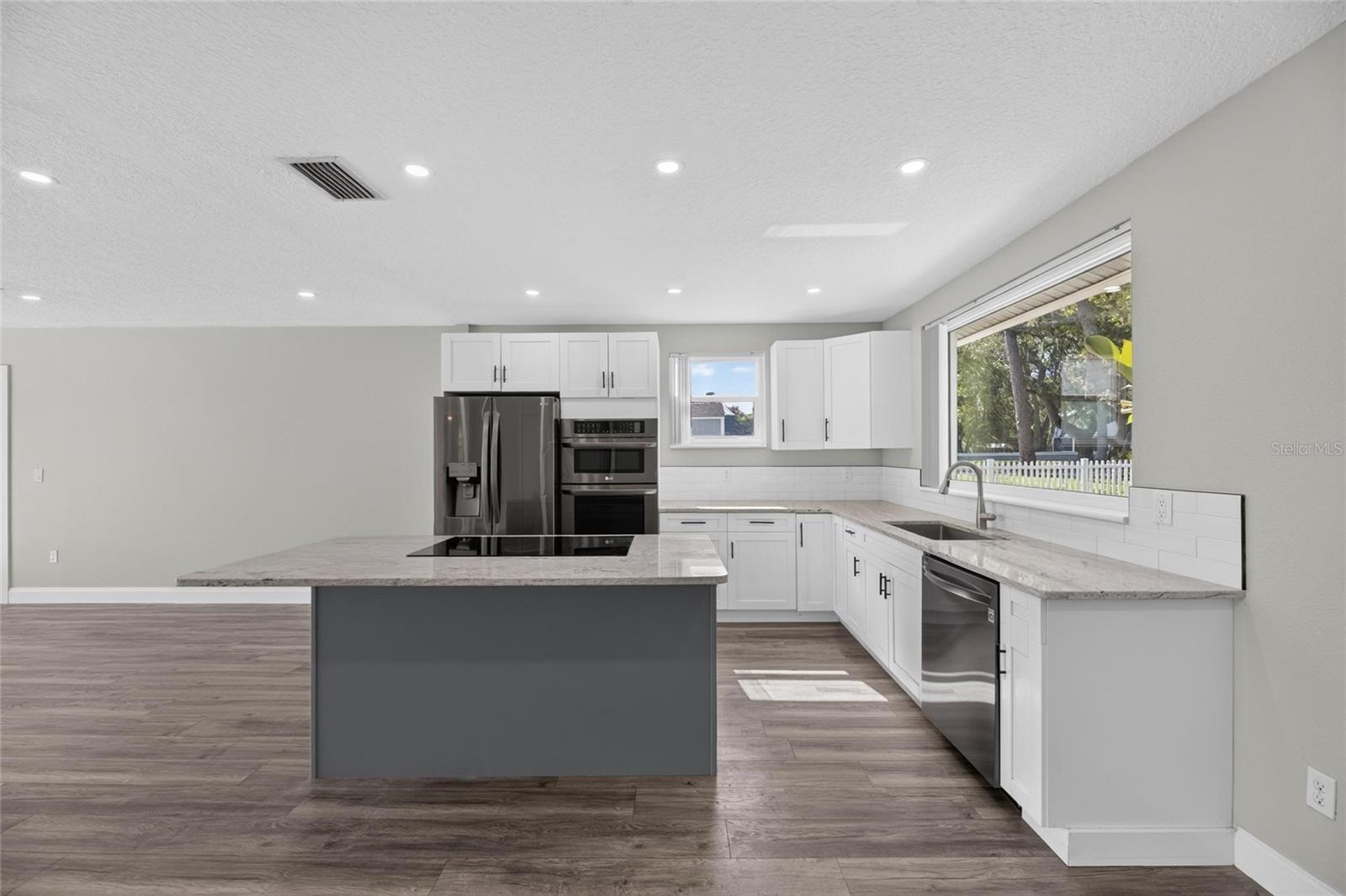 6712 MYRNA DR — photo 15