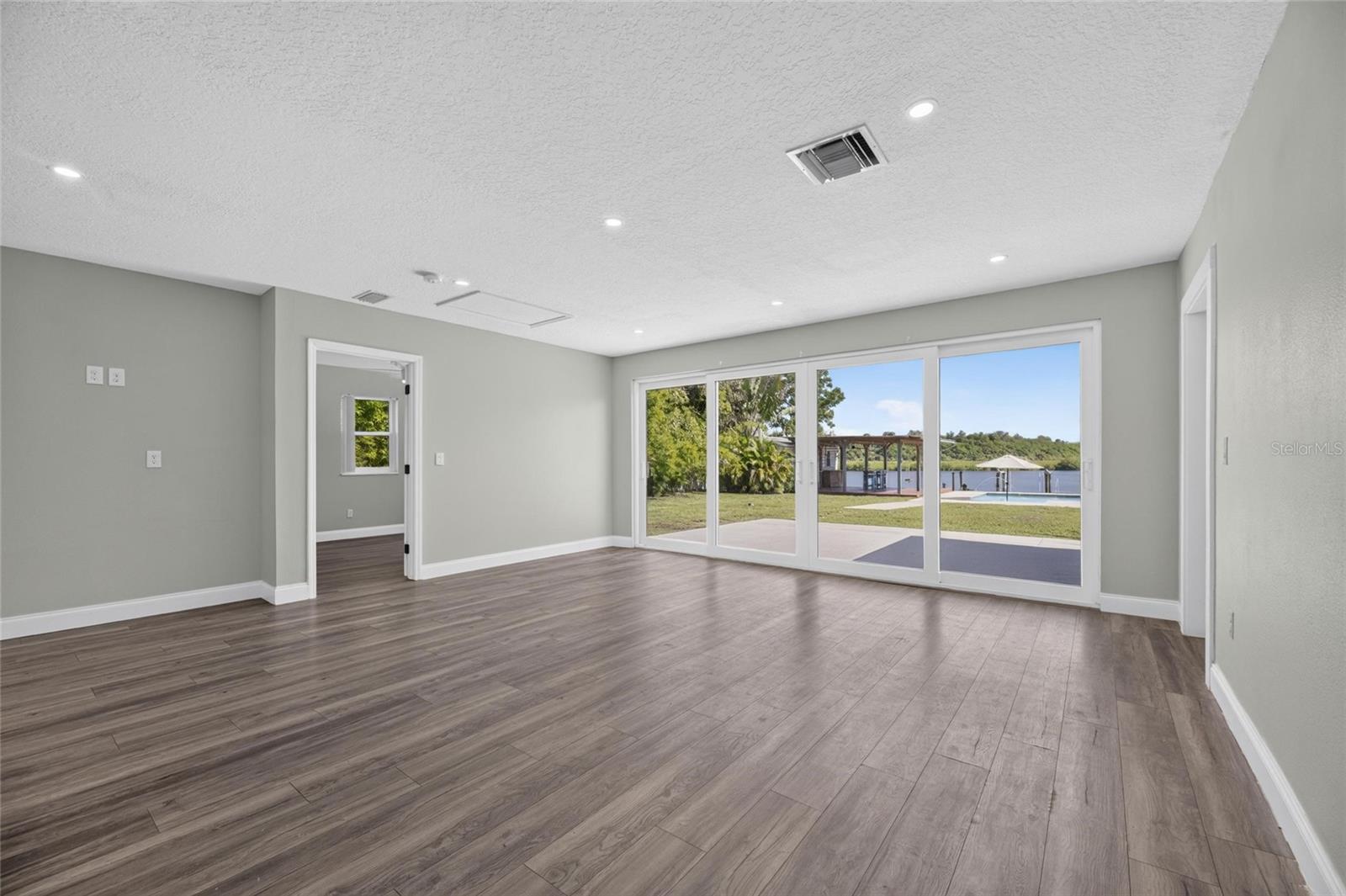 6712 MYRNA DR — photo 23