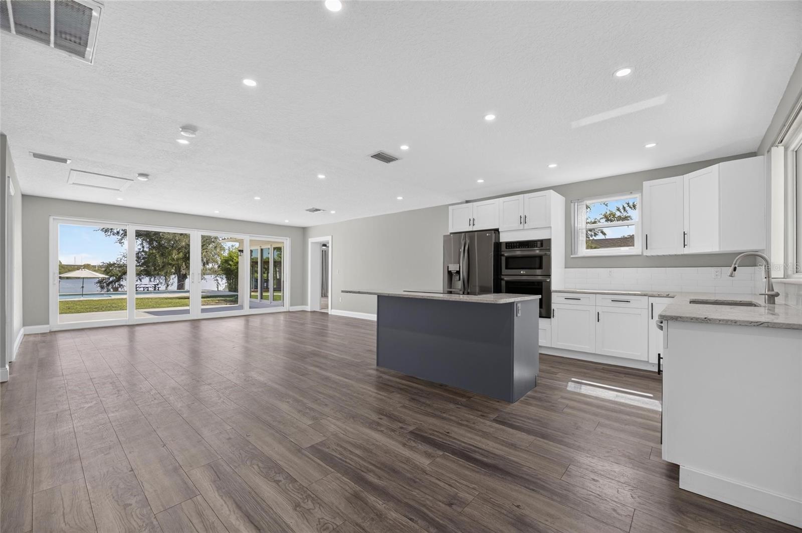 6712 MYRNA DR — photo 16