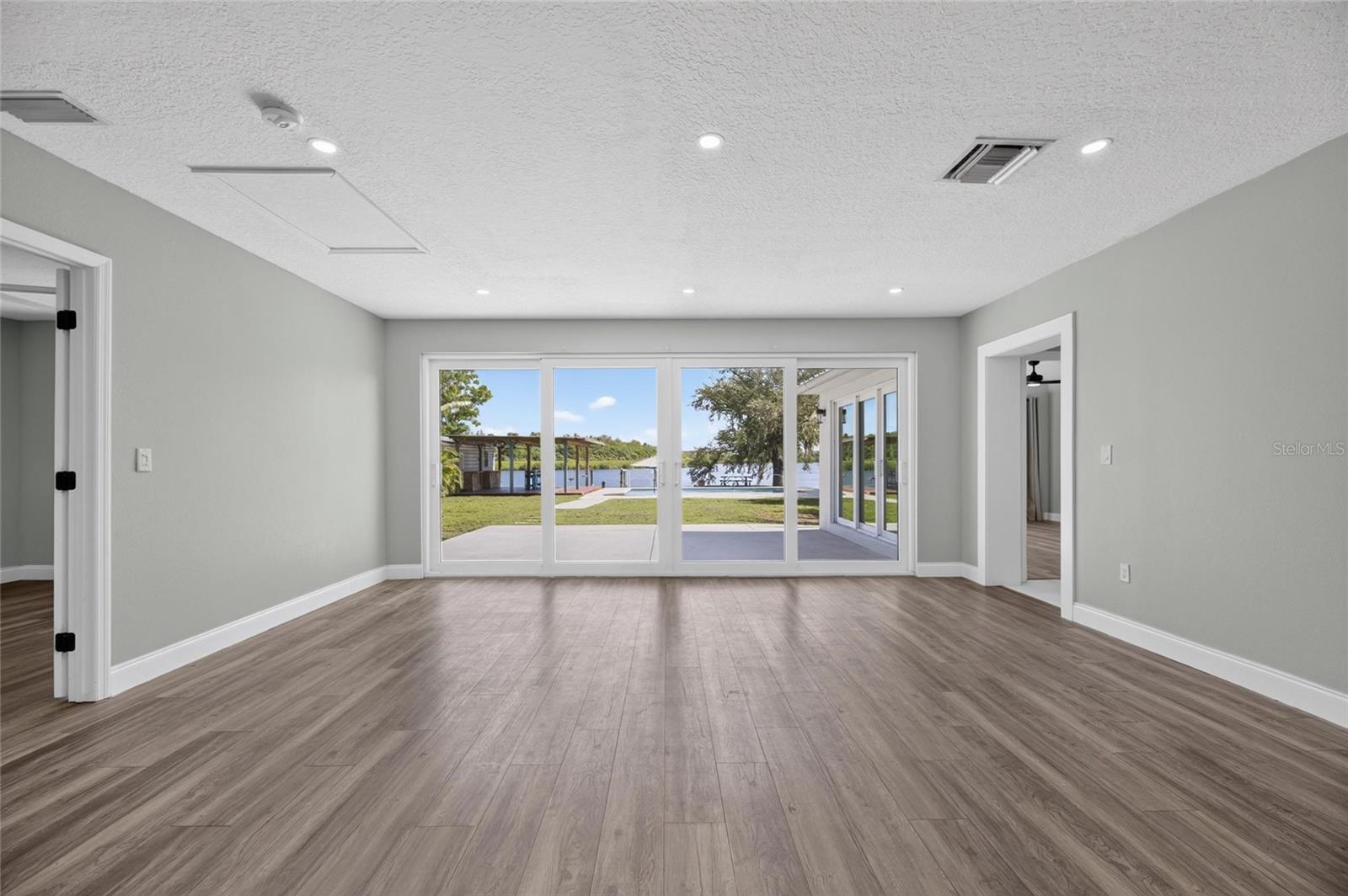 6712 MYRNA DR — photo 22