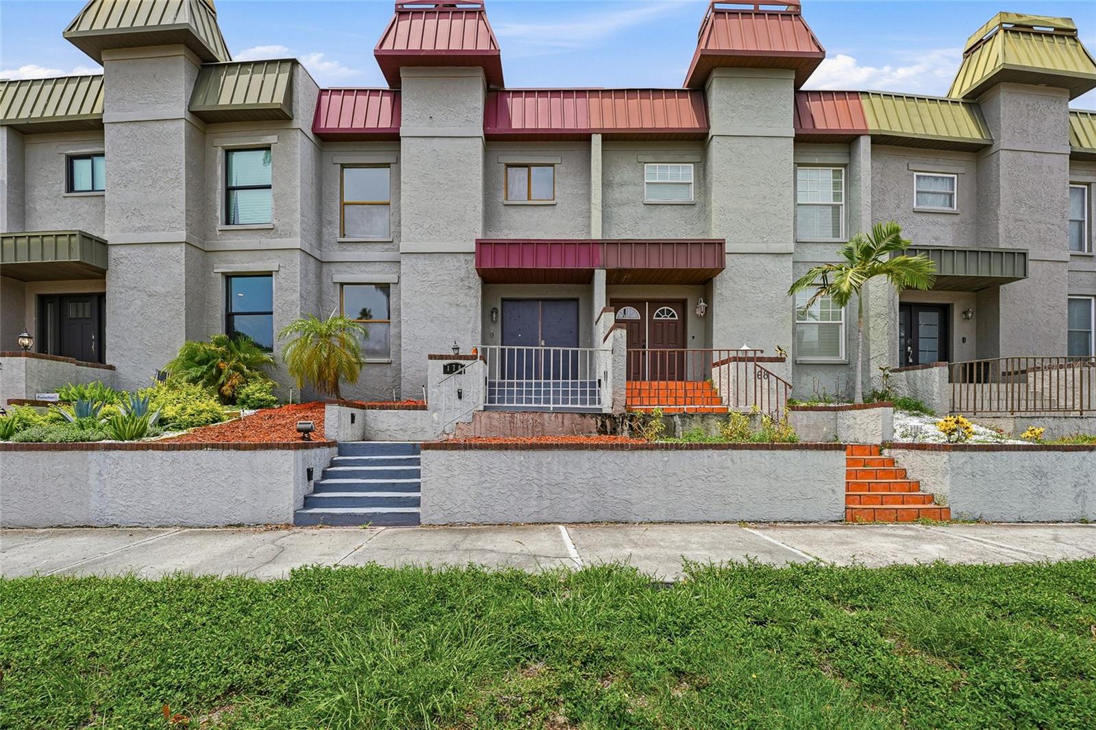 170 E DAVIS BLVD — photo 3