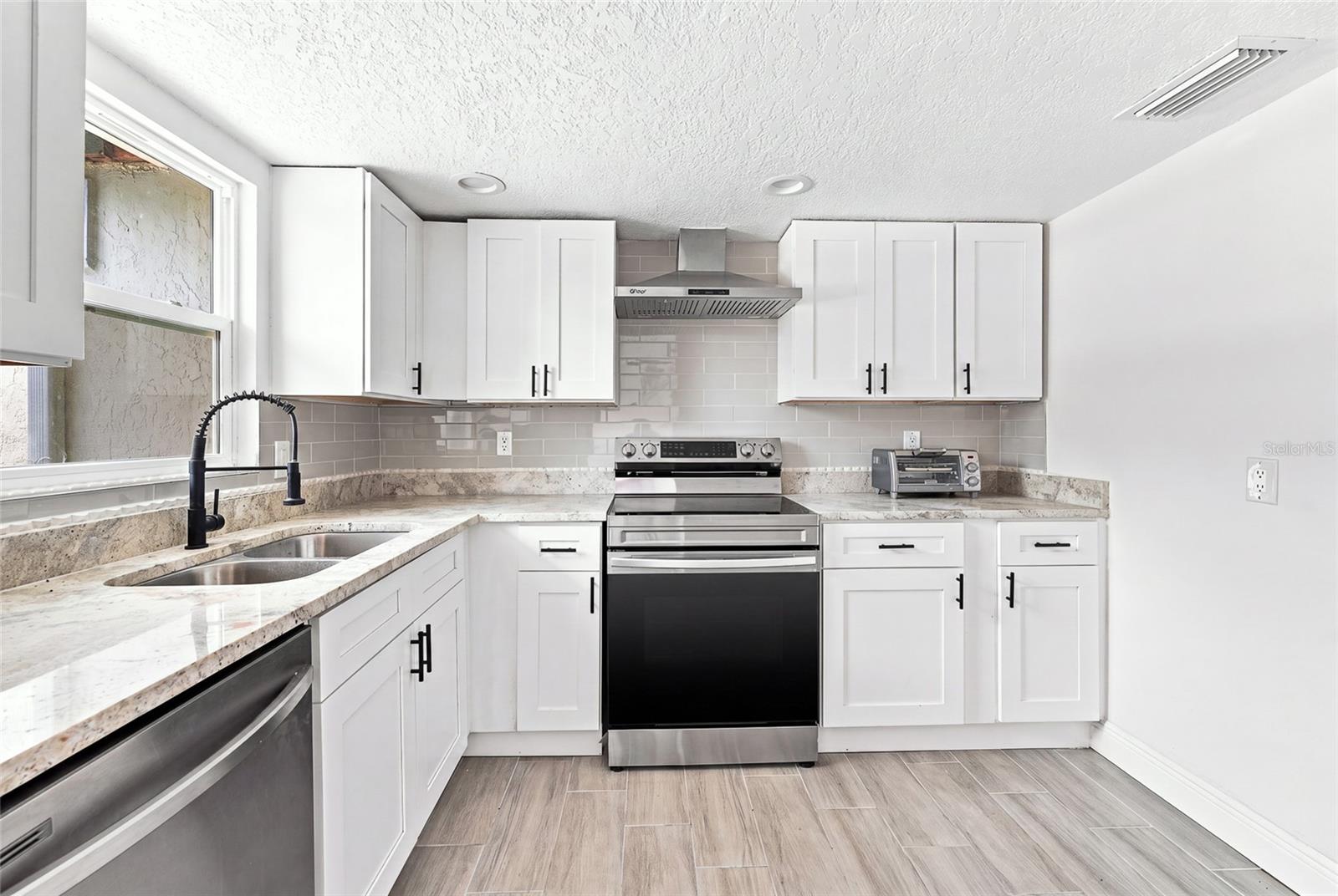 170 E DAVIS BLVD — photo 19