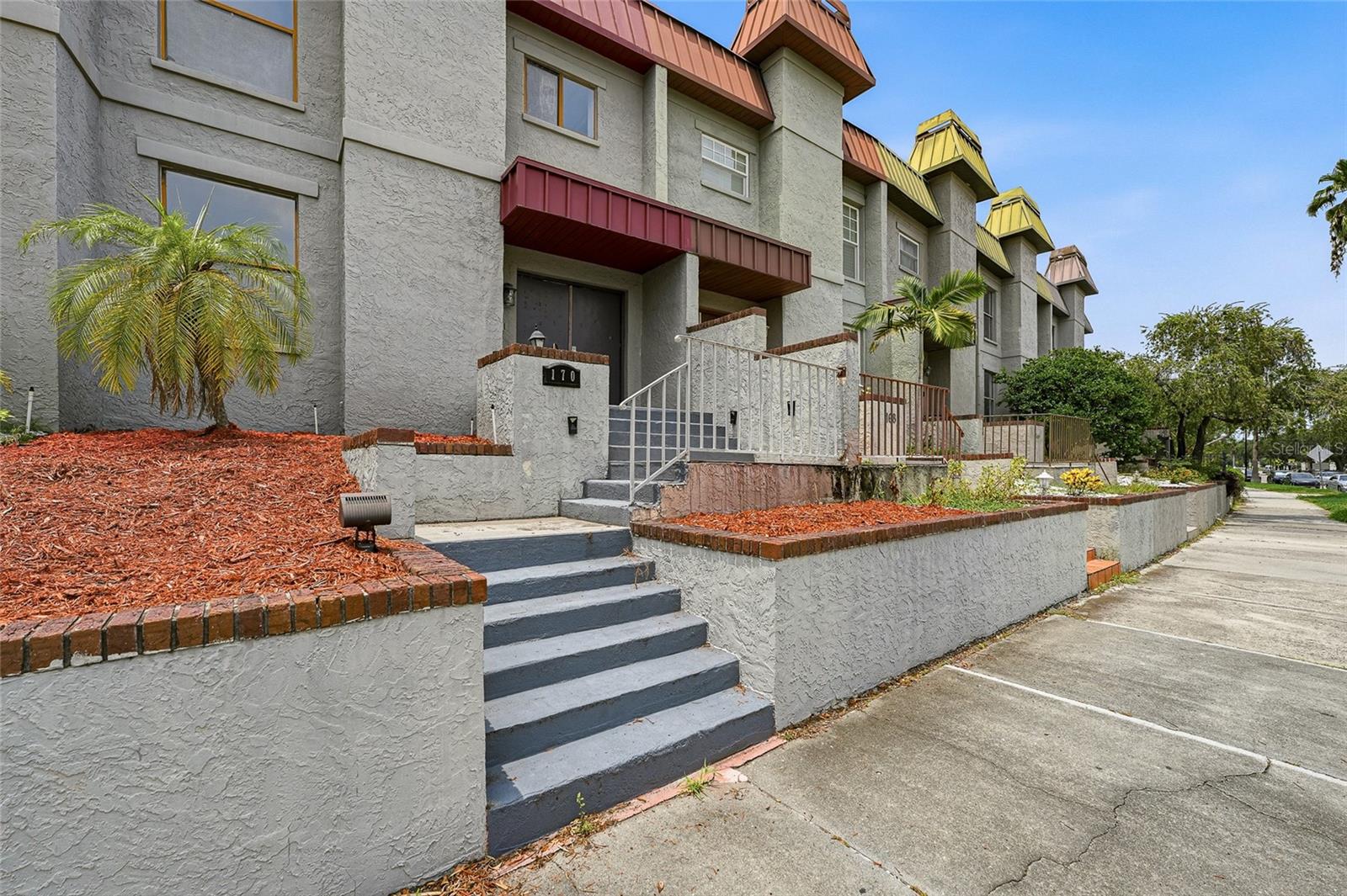 170 E DAVIS BLVD — photo 4