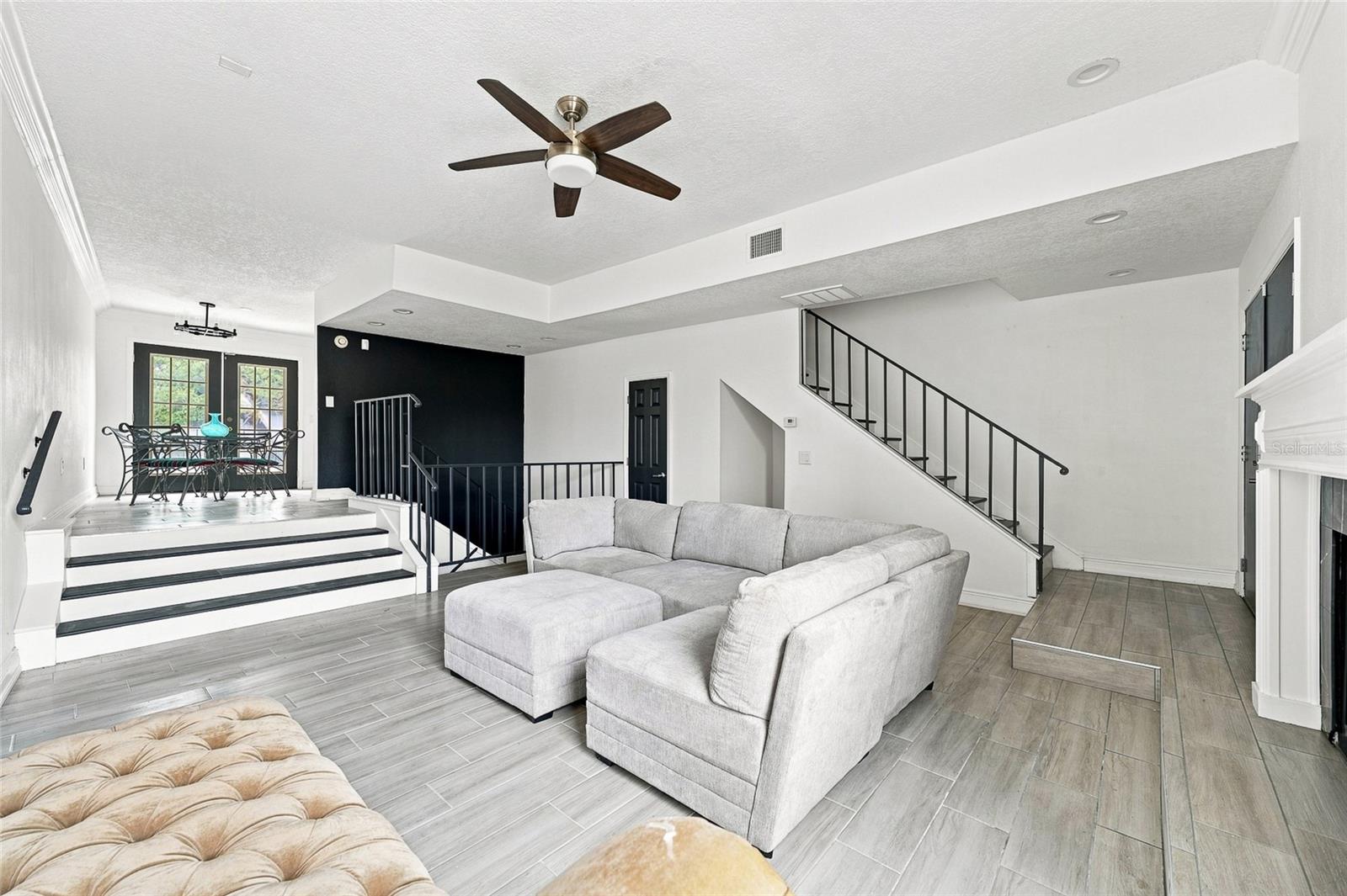 170 E DAVIS BLVD — photo 9