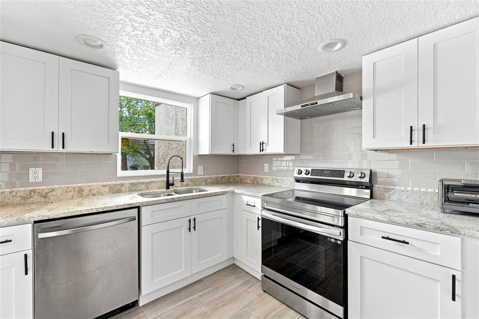 170 E DAVIS BLVD — photo 21