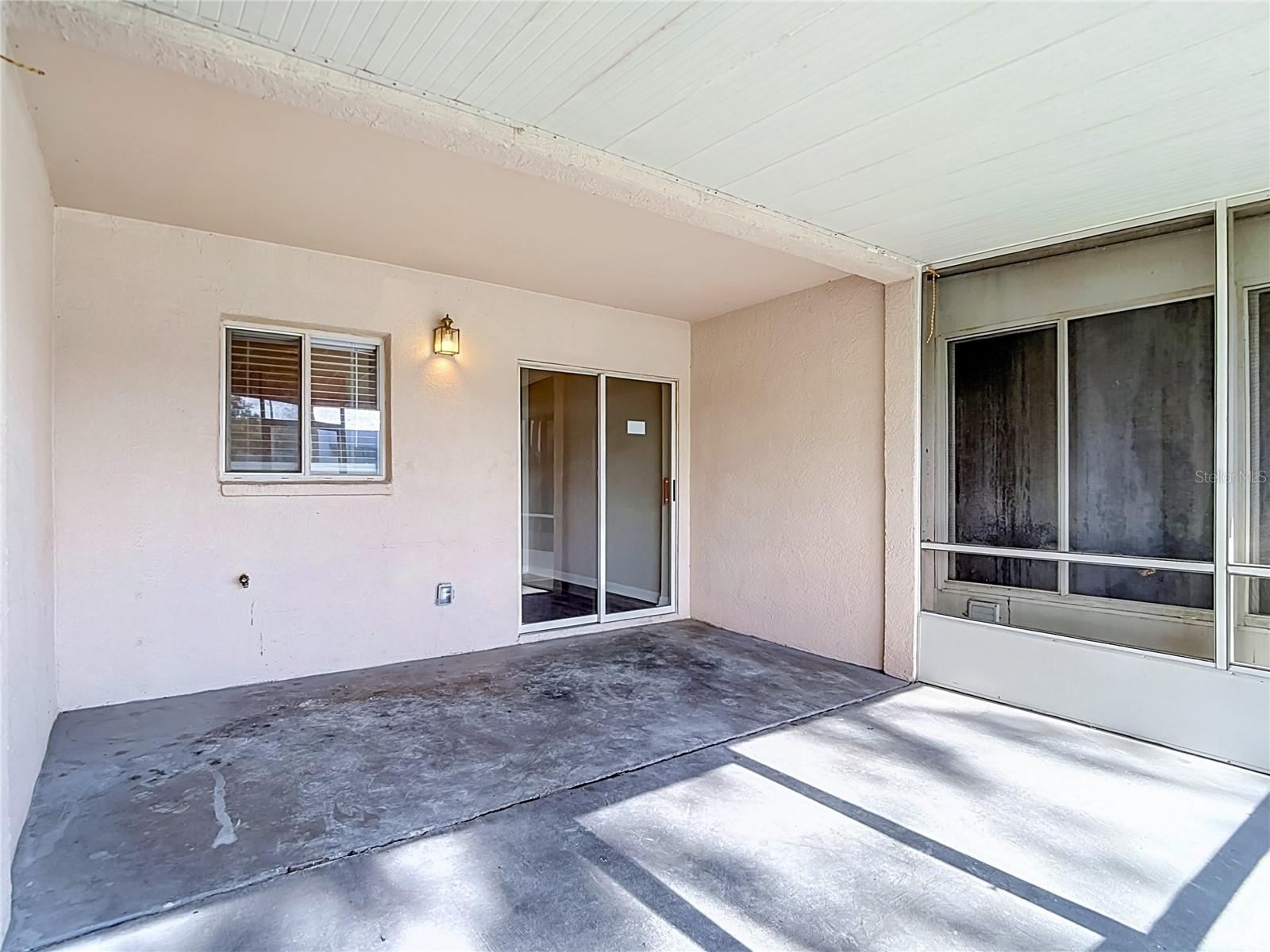 2245 FLUORSHIRE DR — photo 35
