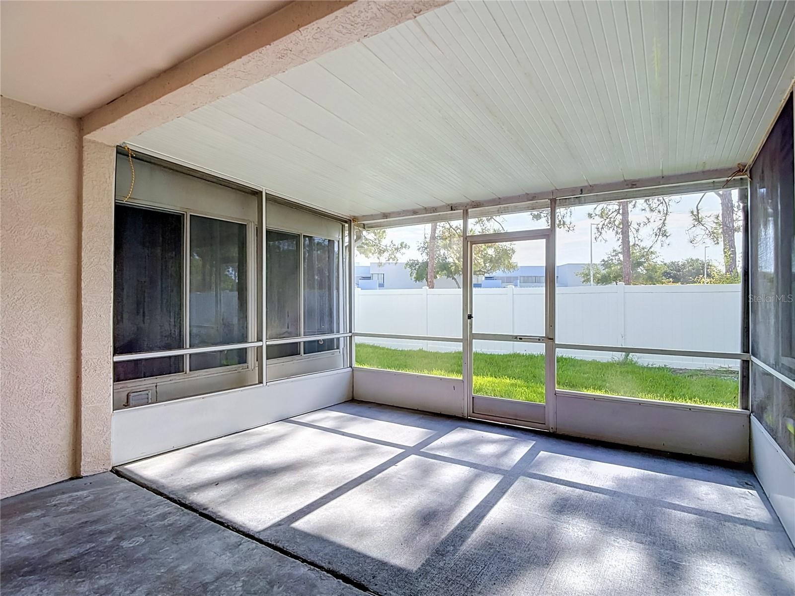 2245 FLUORSHIRE DR — photo 34