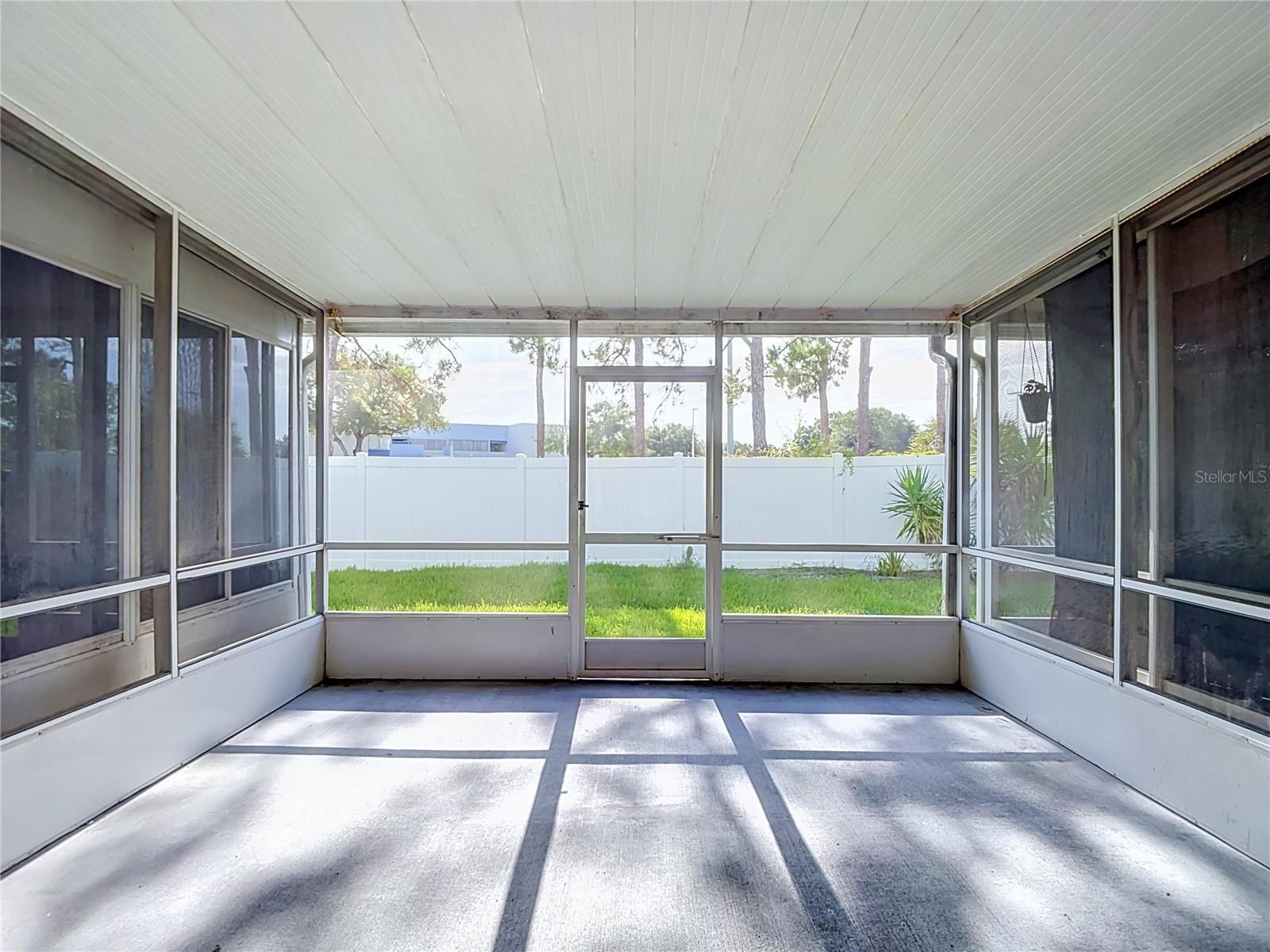 2245 FLUORSHIRE DR — photo 33