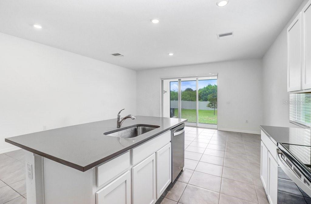 398 MANGROVE SHADE CIR — photo 8