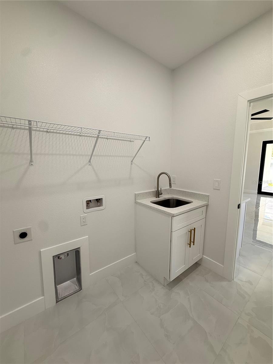 8208 N ELMER ST — photo 24