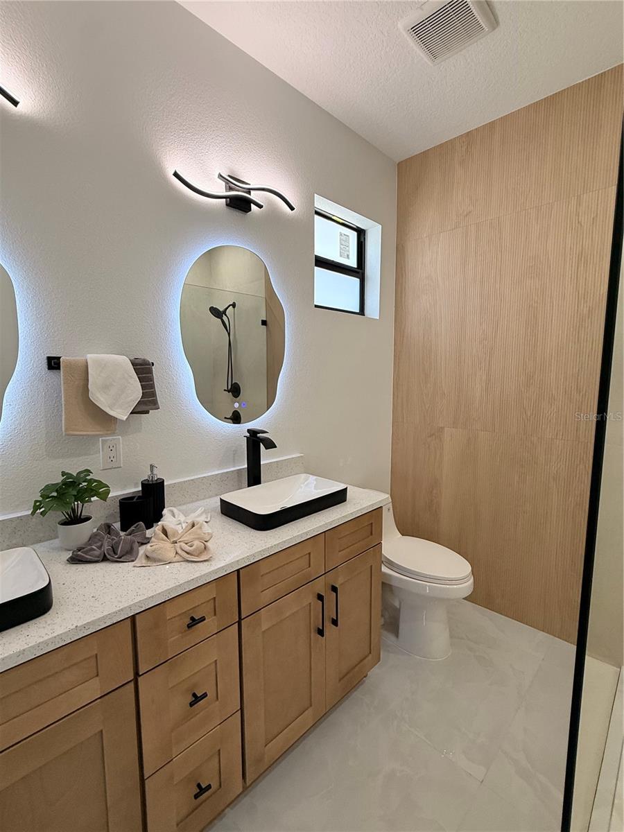 8208 N ELMER ST — photo 19