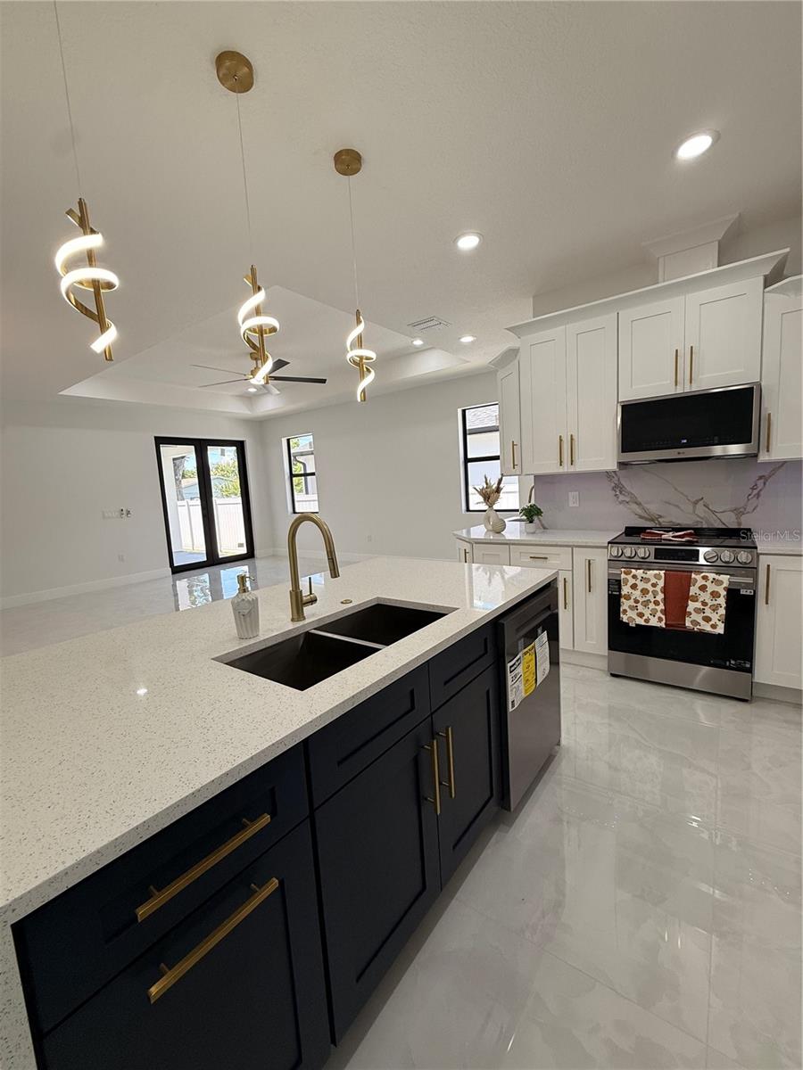 8208 N ELMER ST — photo 13