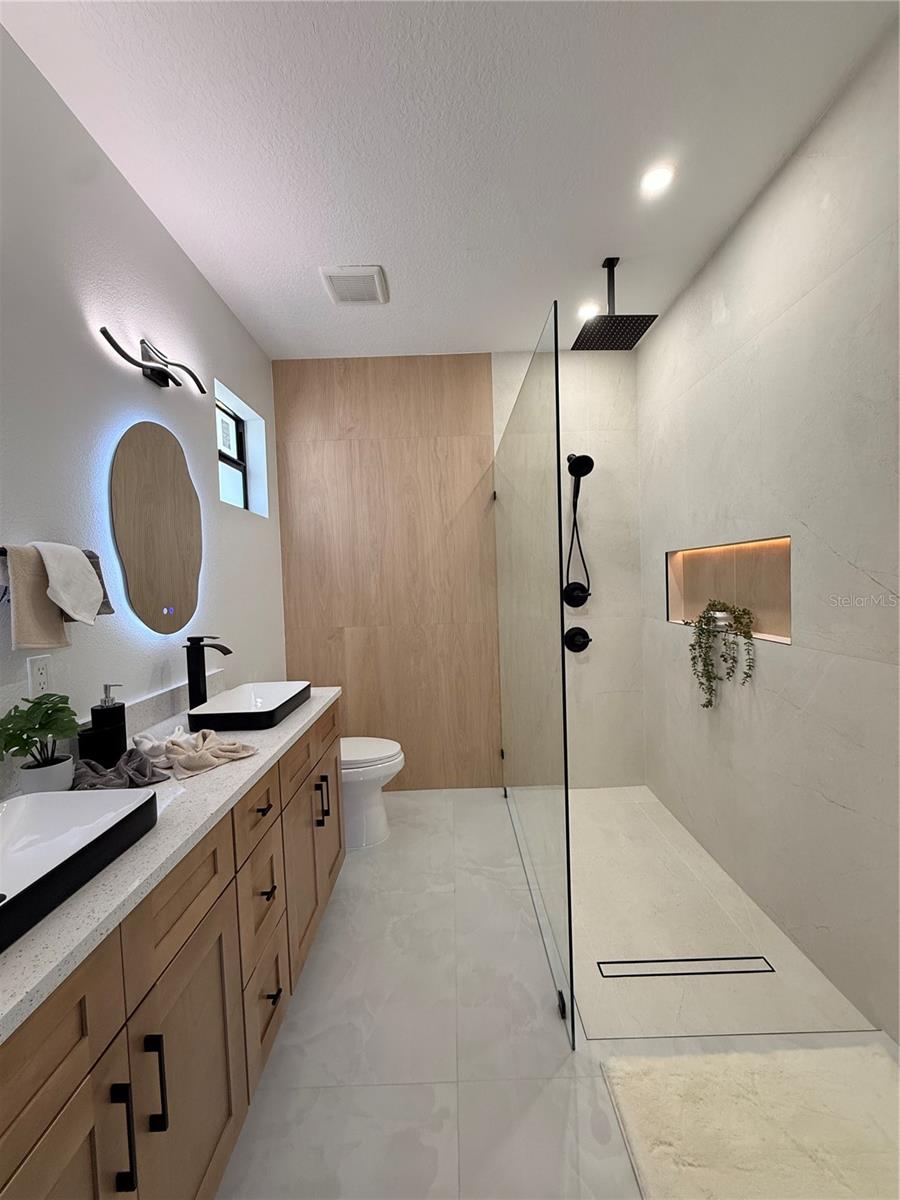 8208 N ELMER ST — photo 18