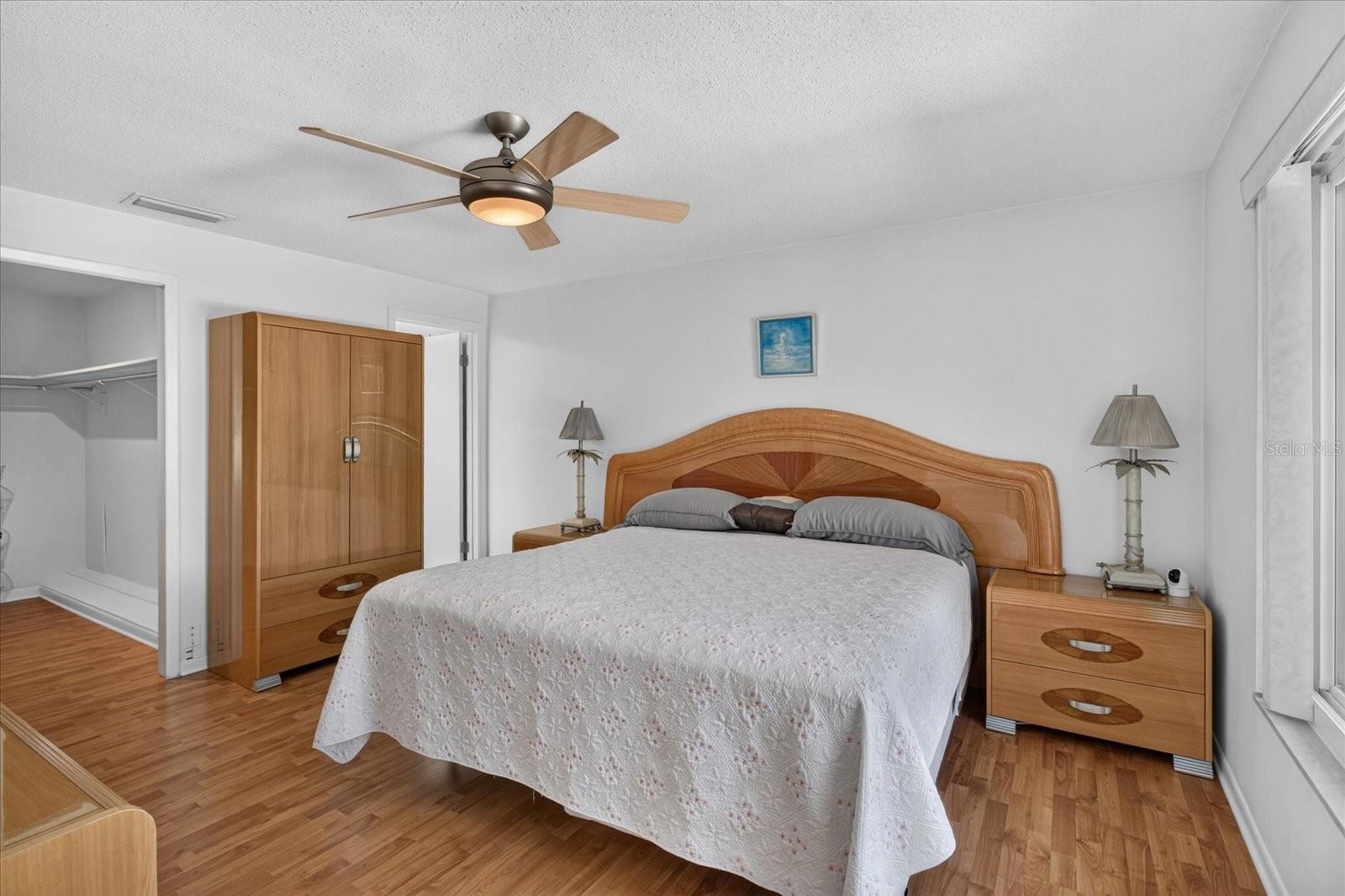 13497 OVAL DR E — photo 40