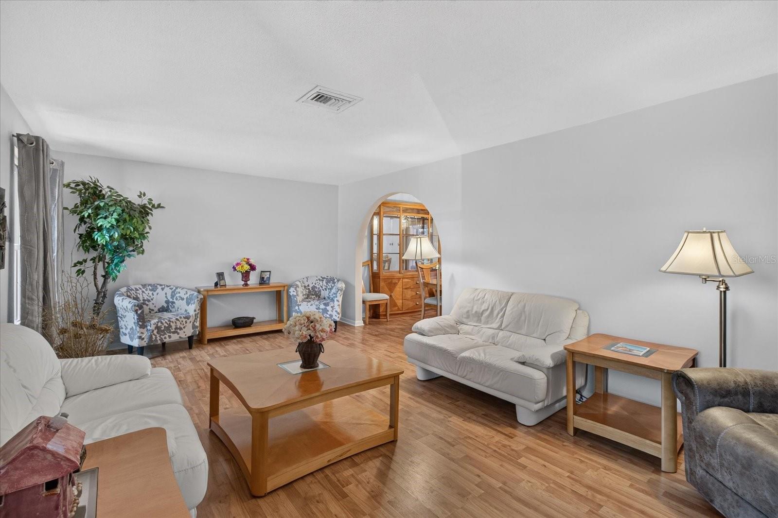 13497 OVAL DR E — photo 3