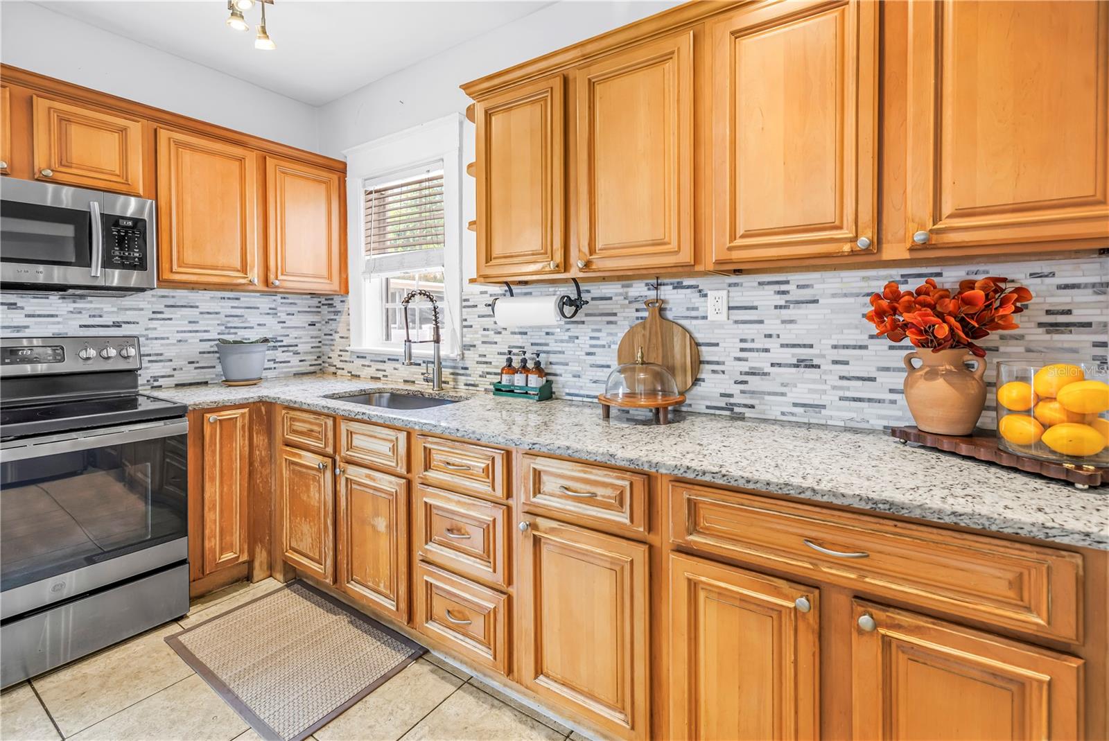 2711 W FIG ST — photo 21