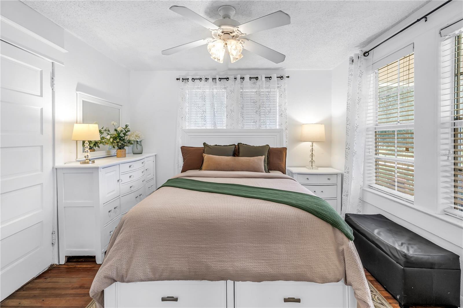 2711 W FIG ST — photo 9