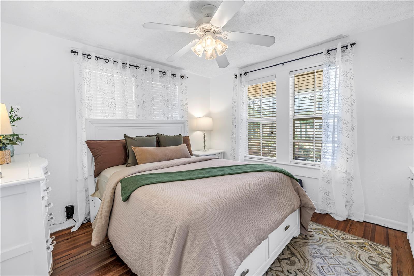 2711 W FIG ST — photo 10