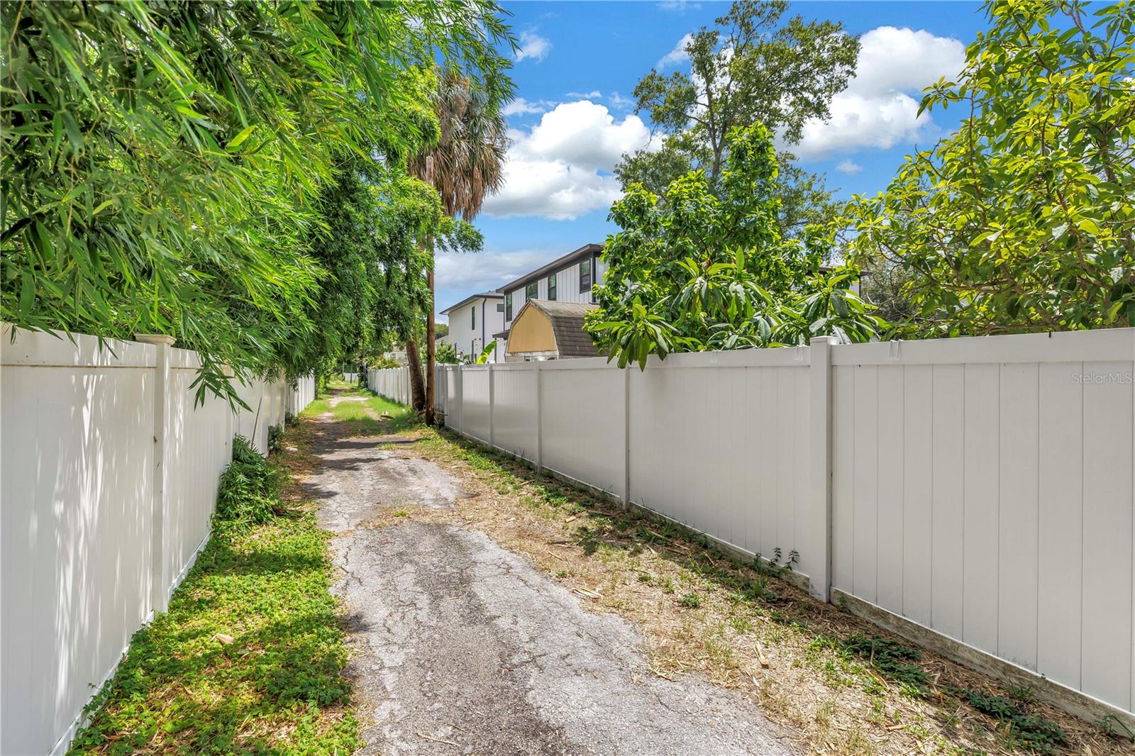 2711 W FIG ST — photo 32