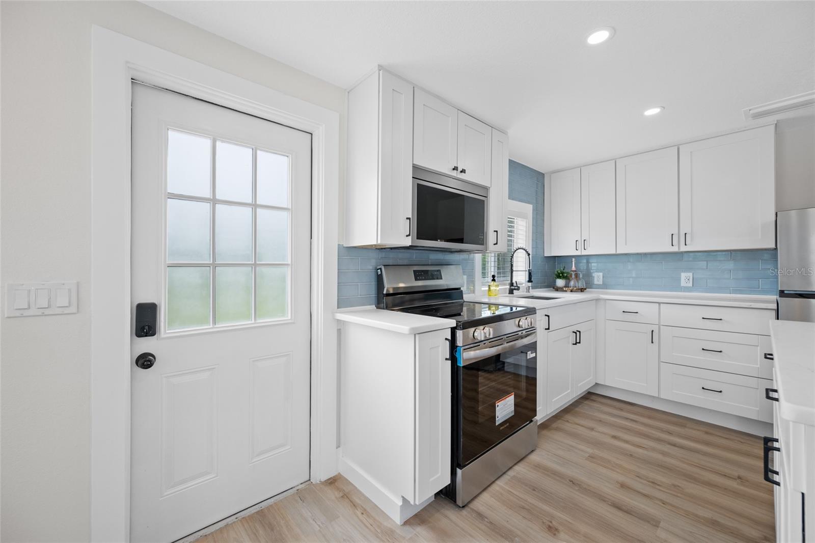 2547 KINGSTON ST S — photo 9